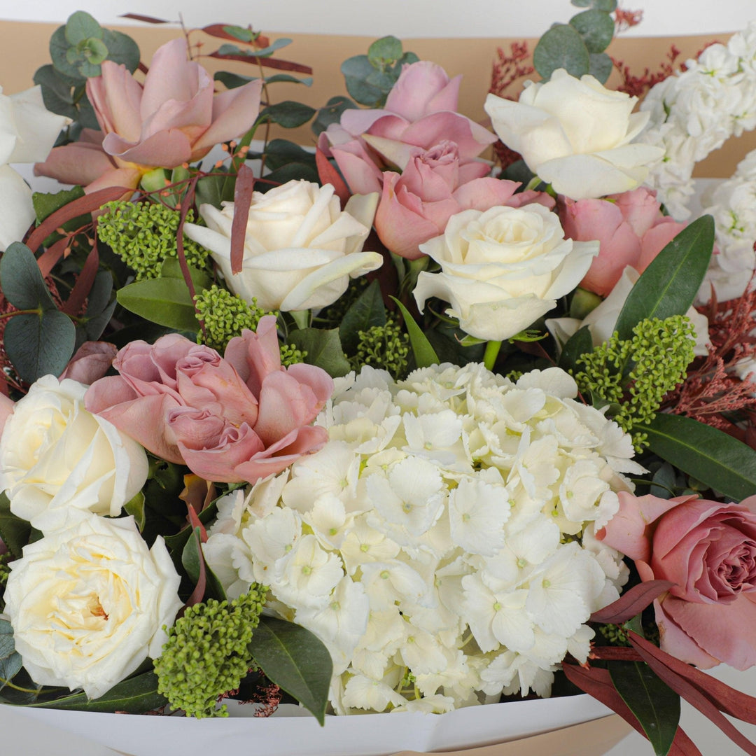 Mocha Majesty Bouquet - BLACK AND BLANC