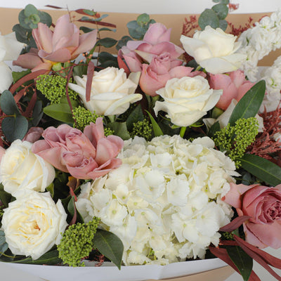 Mocha Majesty Bouquet - BLACK AND BLANC