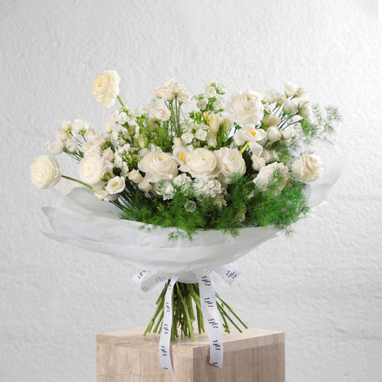 Morning Meadow Bouquet - BLACK AND BLANC