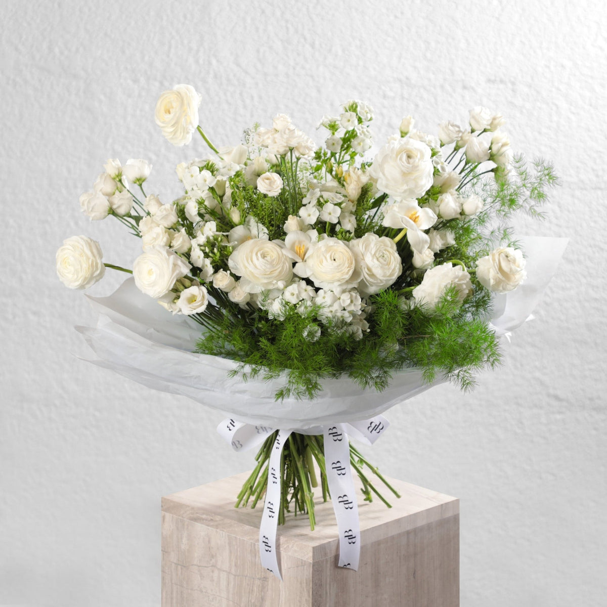 Morning Meadow Bouquet - BLACK AND BLANC