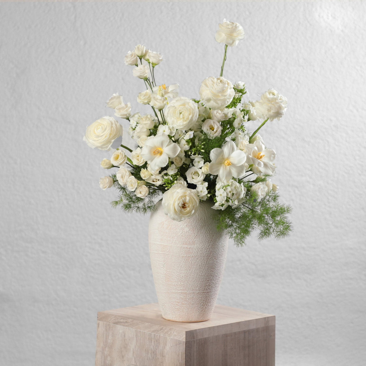 Morning Meadow Vase - BLACK AND BLANC