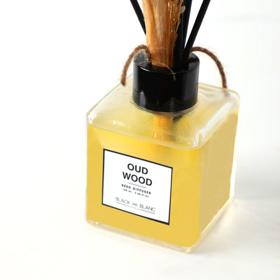 Oud Wood - BLACK AND BLANC