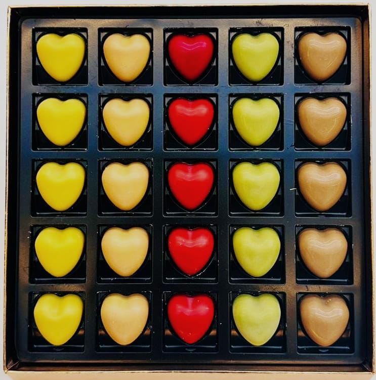 Pierre Marcolini Malline Hearts 25pcs - BLACK AND BLANC
