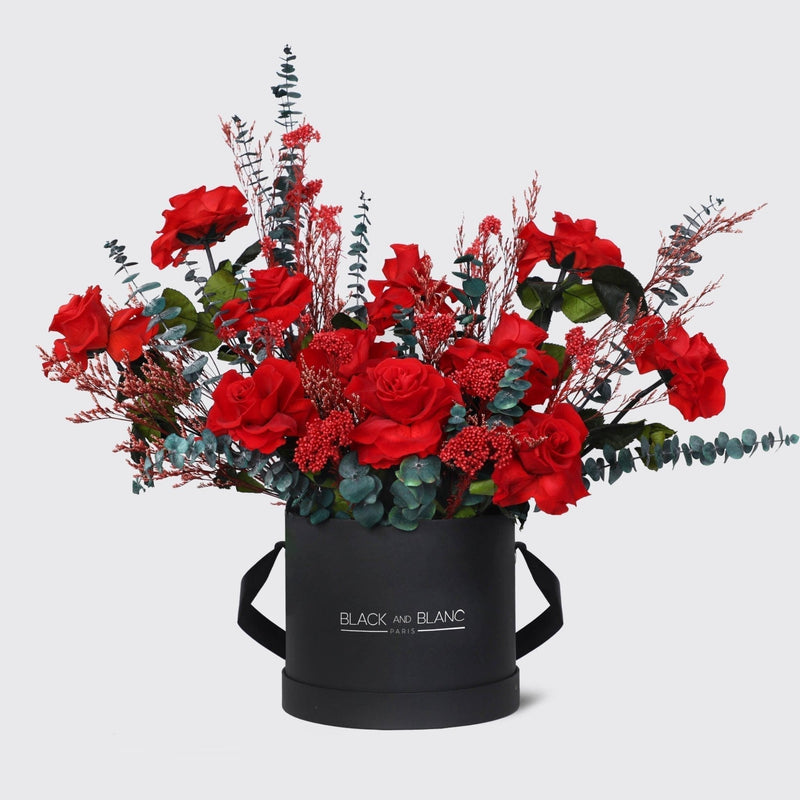 Red Beauty - Infinity Roses - BLACK AND BLANC