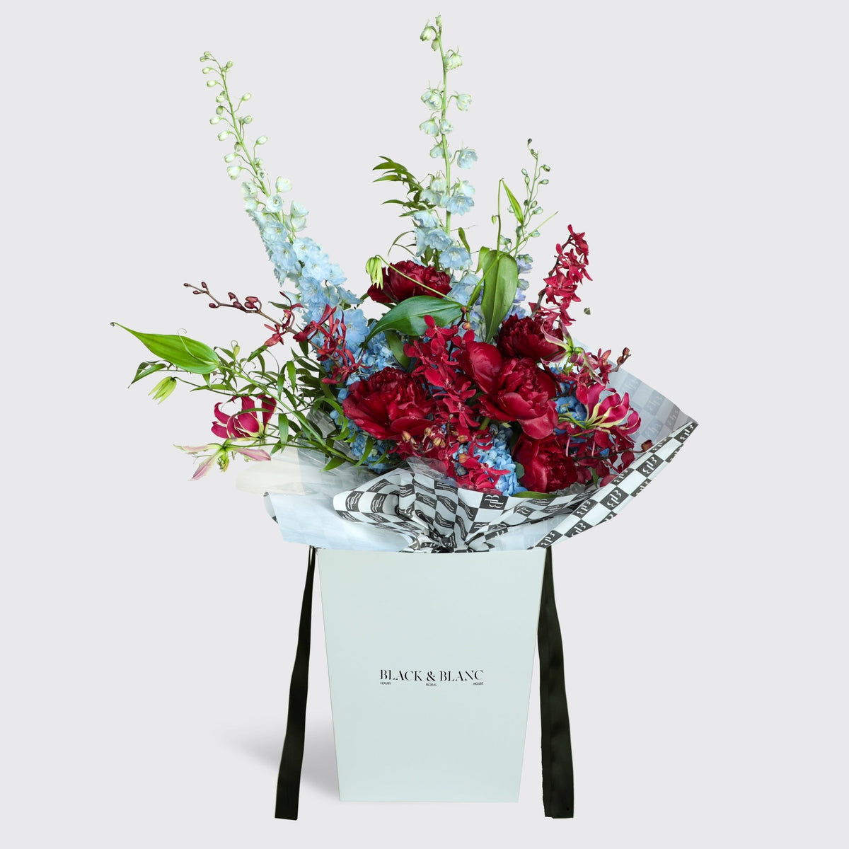 Red Charm Bouquet - BLACK AND BLANC