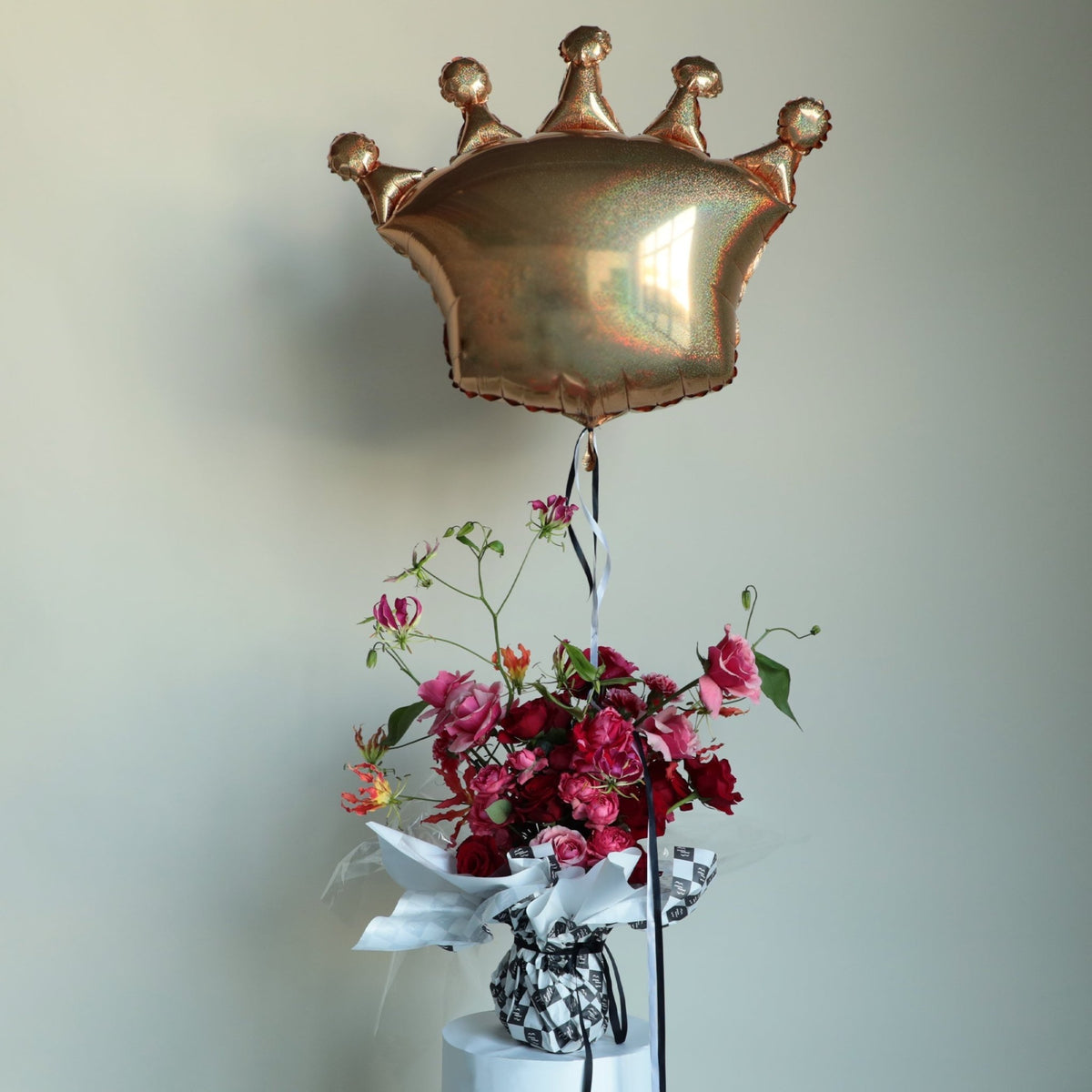 Red Queen Bouquet - BLACK AND BLANC