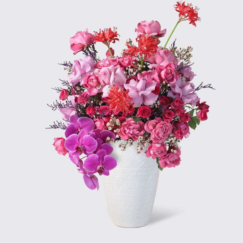 Royal Gathering in Vase - BLACK AND BLANC