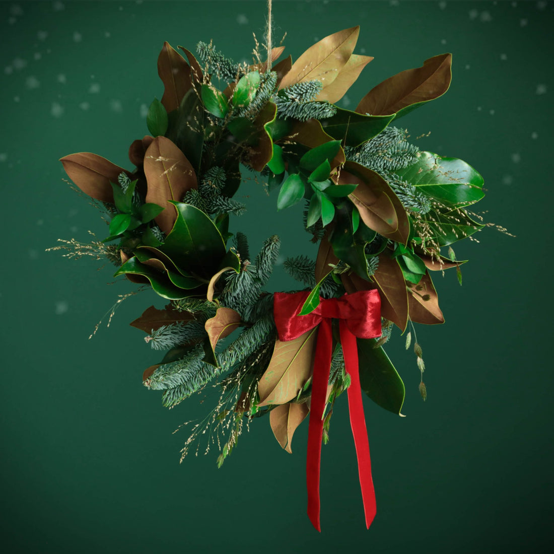 Rustic Wreath with Red Bow - BLACK AND BLANC