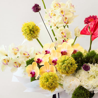 Salt and Bloom Bouquet - BLACK AND BLANC