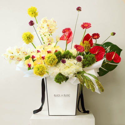 Salt and Bloom Bouquet - BLACK AND BLANC