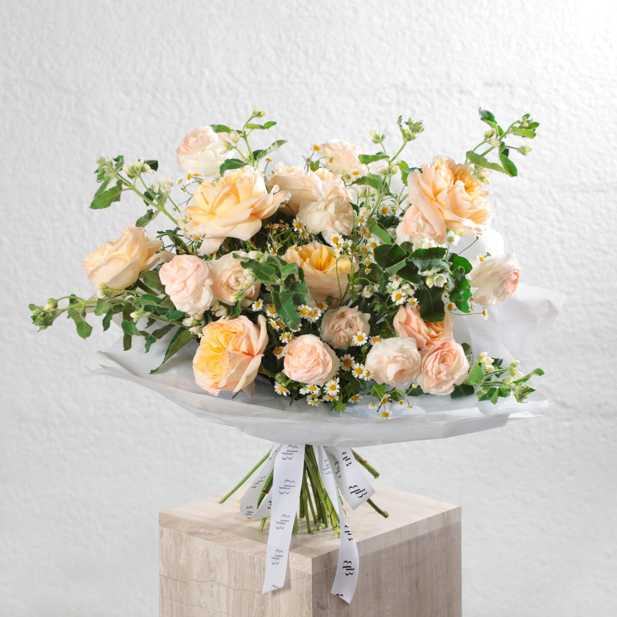 Sunlit Graden Bouquet - BLACK AND BLANC