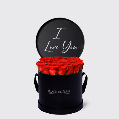 Elegant black box with red roses and I Love You message from Texte De Fleur