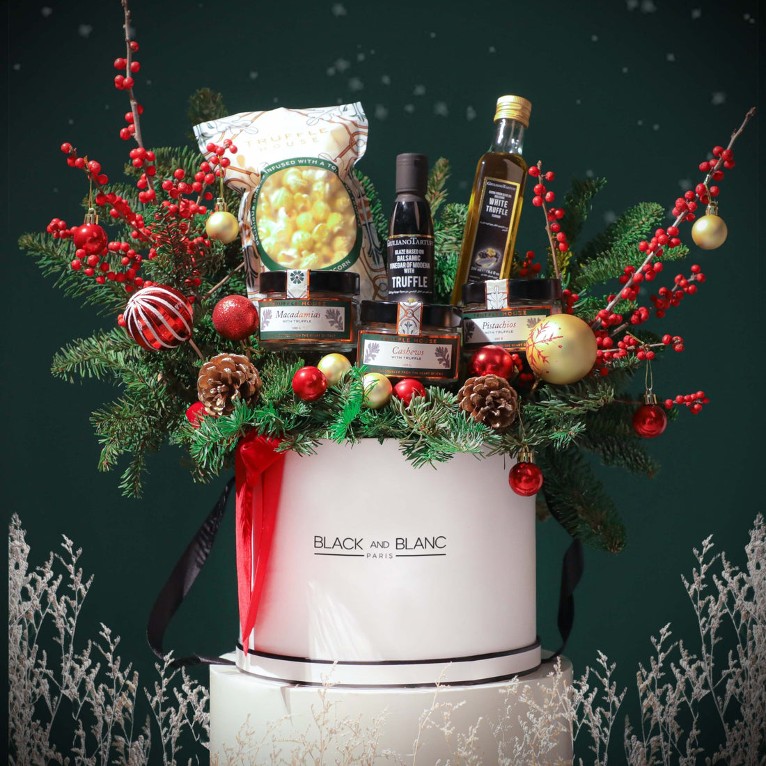 Trffule House - Sets of 3 Truffle Nuts, Truffle popcorn, Olive Oil & Viniger Christmas Hamper - BLACK AND BLANC