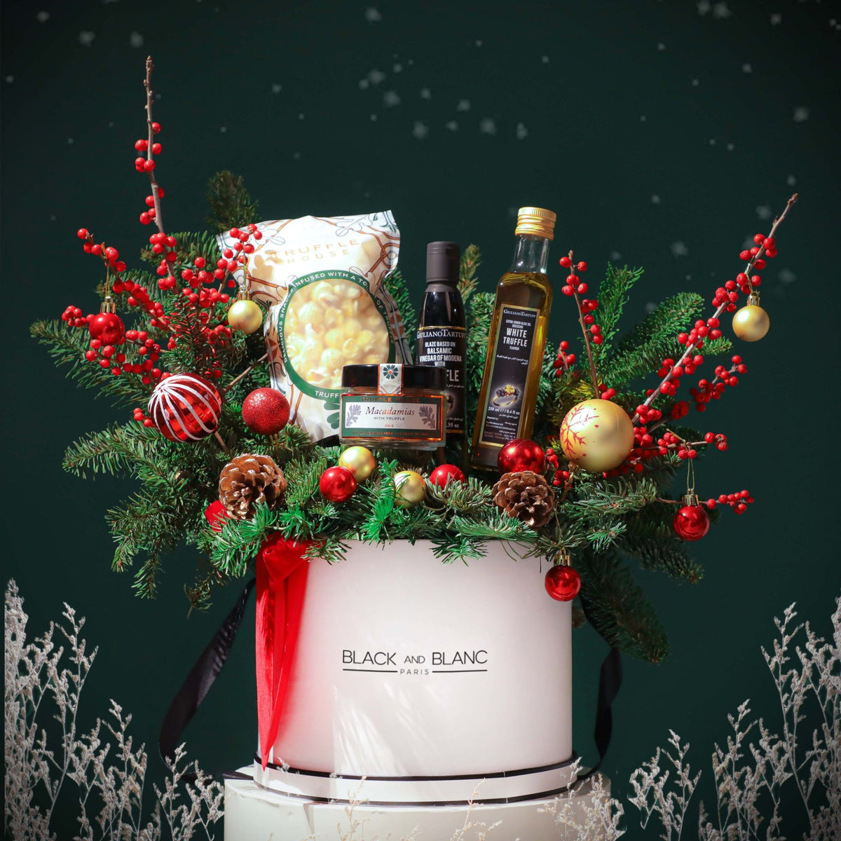 Trffule House - Truffle Nuts, Truffle popcorn, Olive Oil & Viniger Christmas Hamper - BLACK AND BLANC