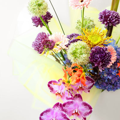 Tropical and Whisper Bouquet - BLACK AND BLANC