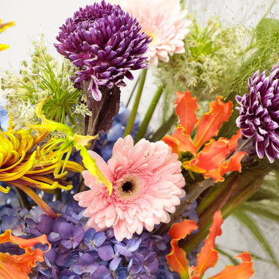 Tropical and Whisper in Vase - BLACK AND BLANC