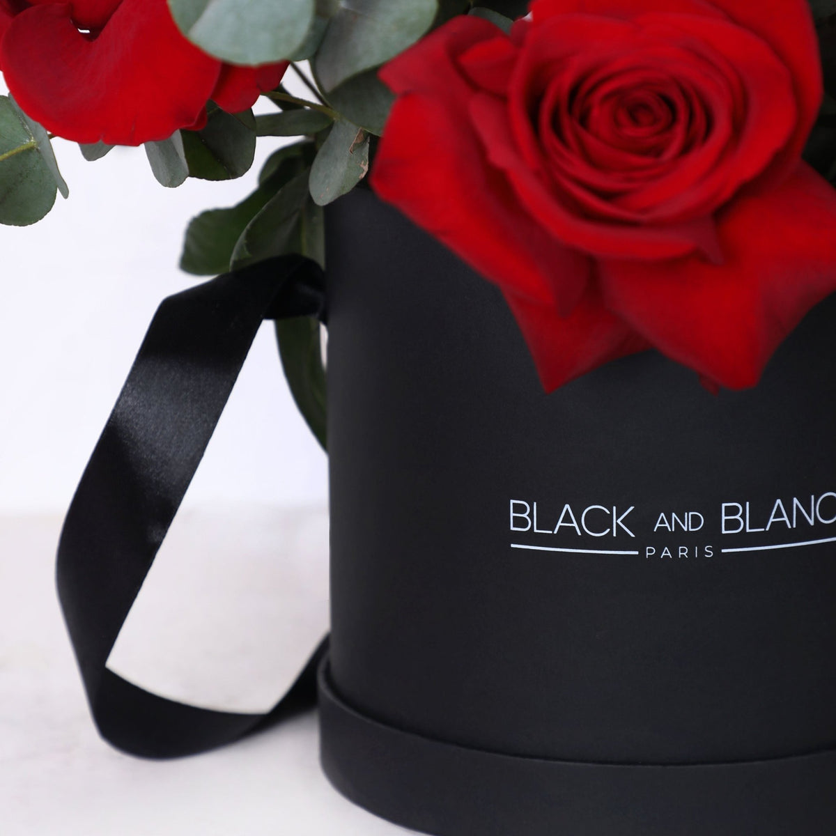 Velvet Heart Assortment - BLACK & BLANC