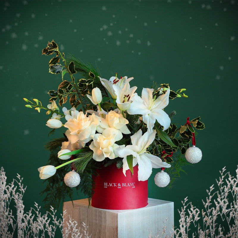 White Christmas in Box - Fresh Flowers - BLACK AND BLANC