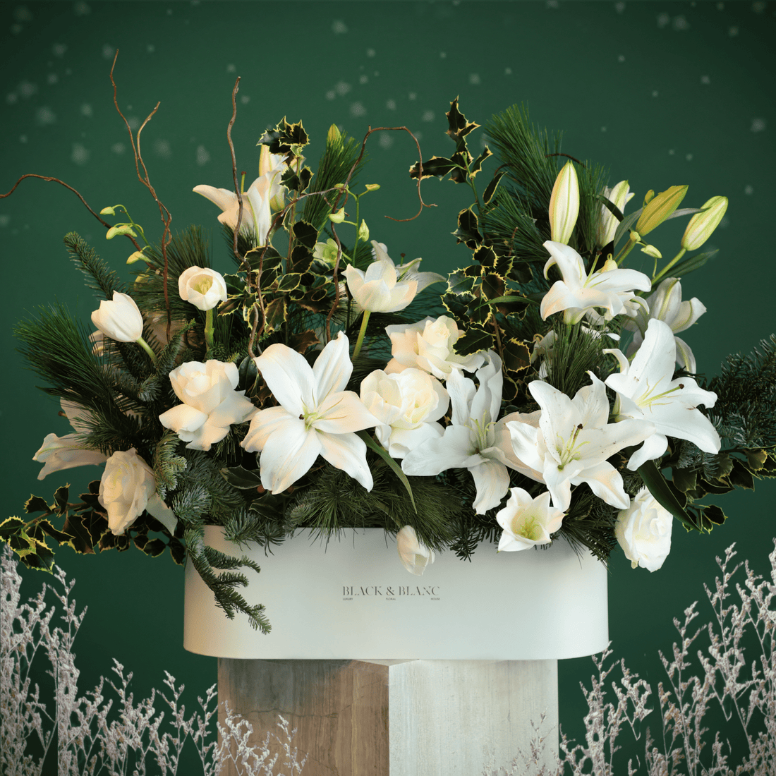 White Christmas in Half Meter Box - Fresh Flowers - BLACK AND BLANC