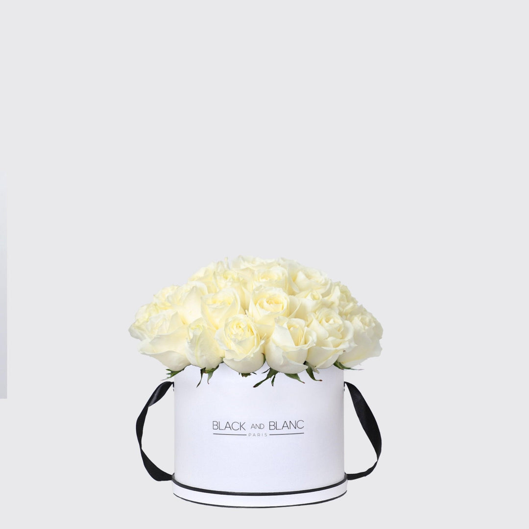 White Roses in Box - BLACK AND BLANC