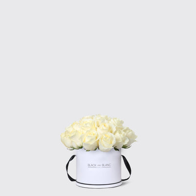 White Roses in Box - BLACK AND BLANC