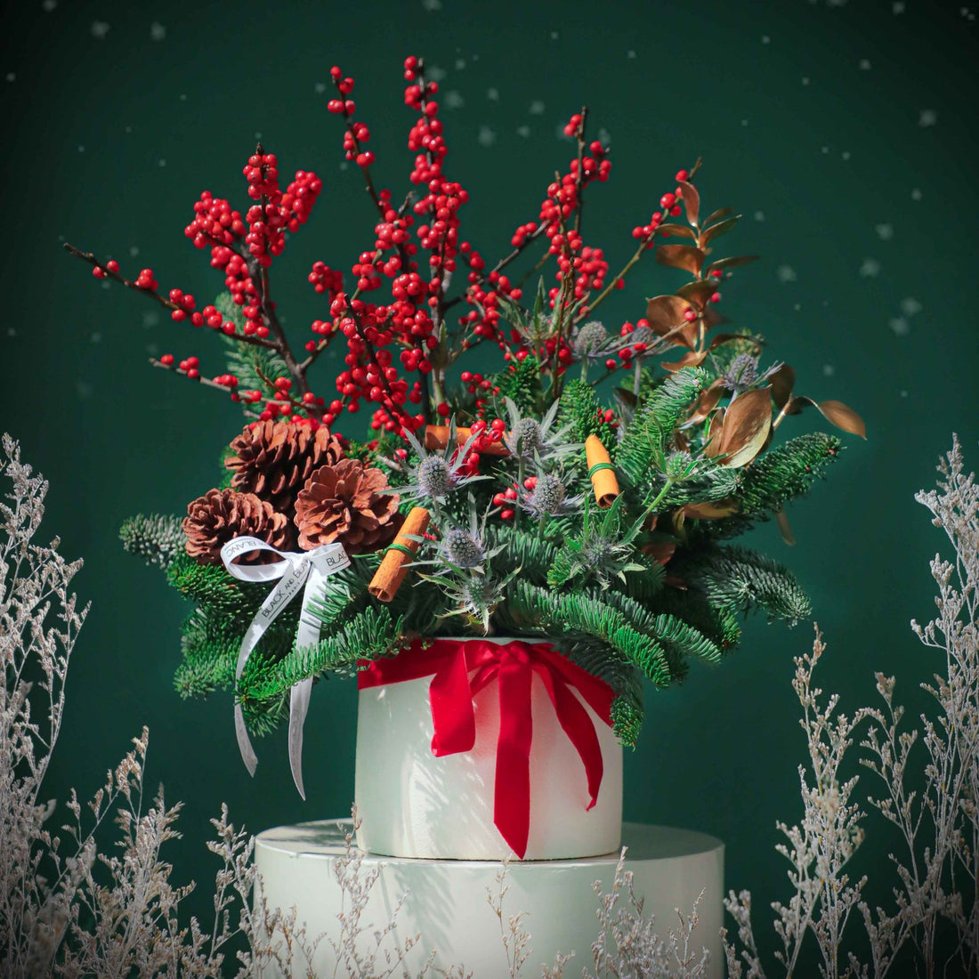 Winter Romance - Fresh Flowers - BLACK AND BLANC