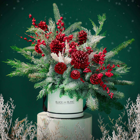 Winter Wonderland - Fresh Flowers - BLACK AND BLANC