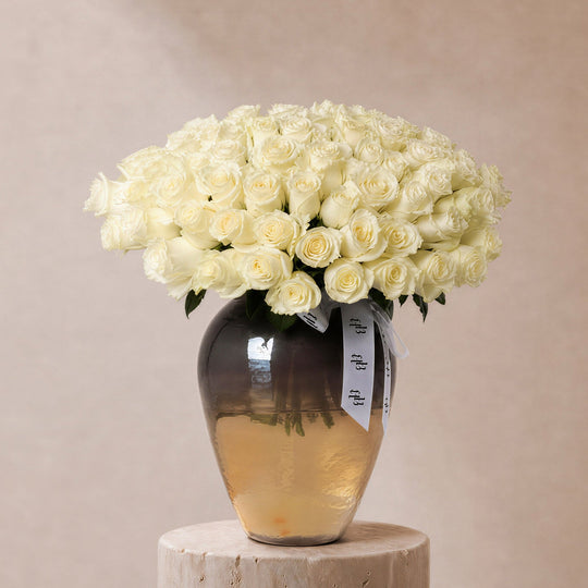 Yasmeen White Roses in Lumiere Vase - BLACK AND BLANC