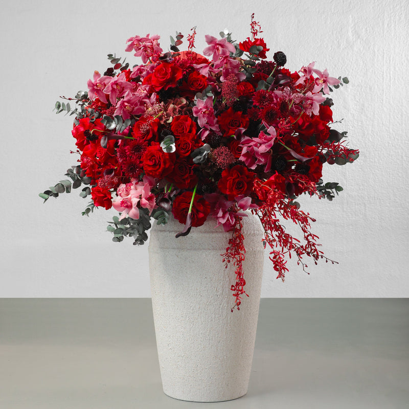 Zahra in Vase - BLACK AND BLANC