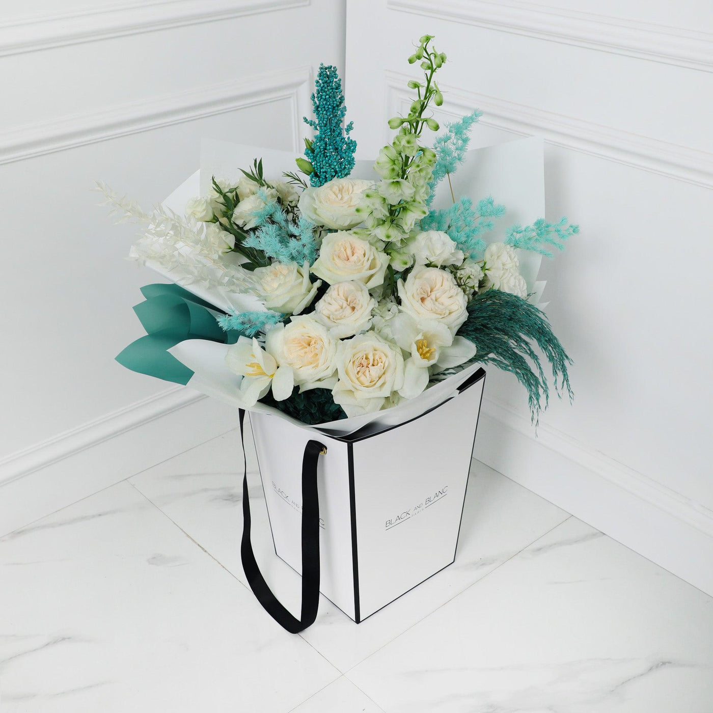 Breakfast at Tiffany's Bouqs - Fresh Flowers - BLACK AND BLANC
