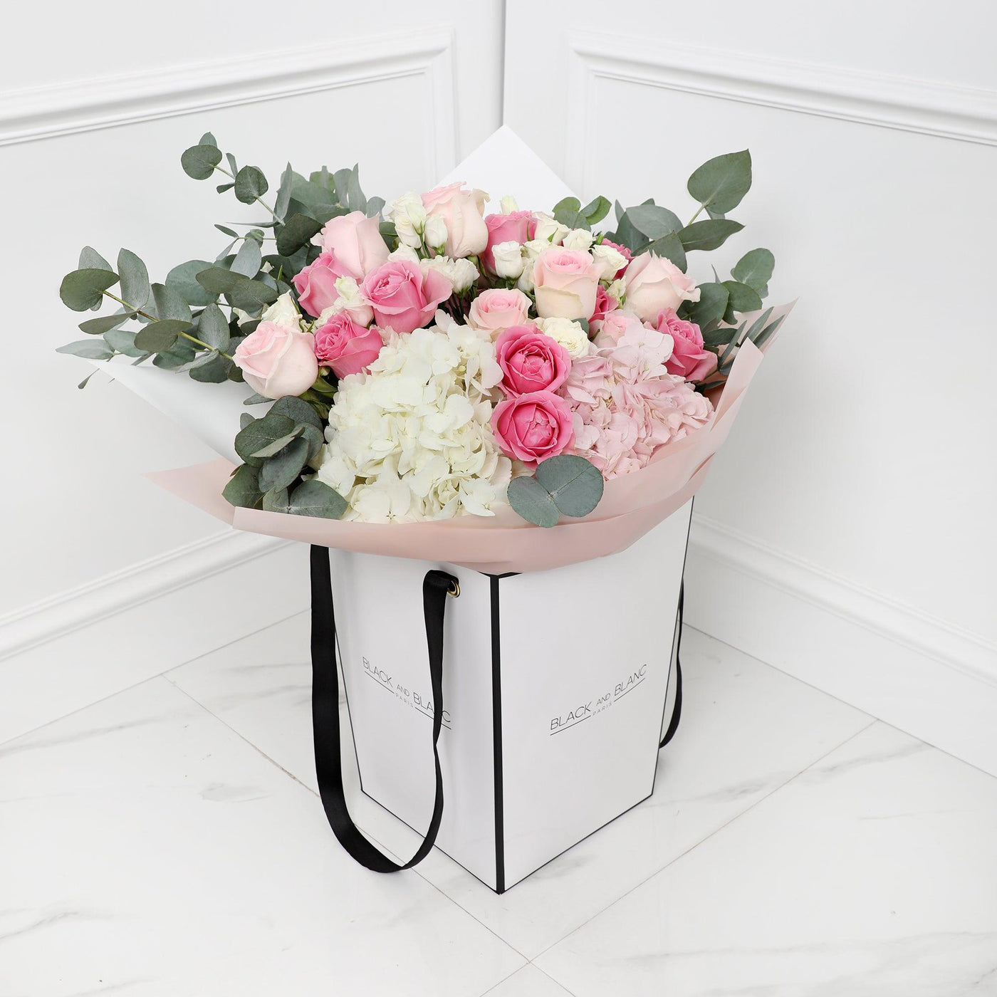 Notre Dame Bouqs - Fresh Flowers - BLACK AND BLANC