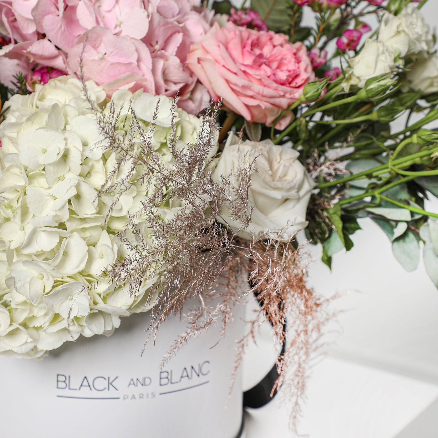 Chloe BouqBox - Fresh Flowers - BLACK AND BLANC