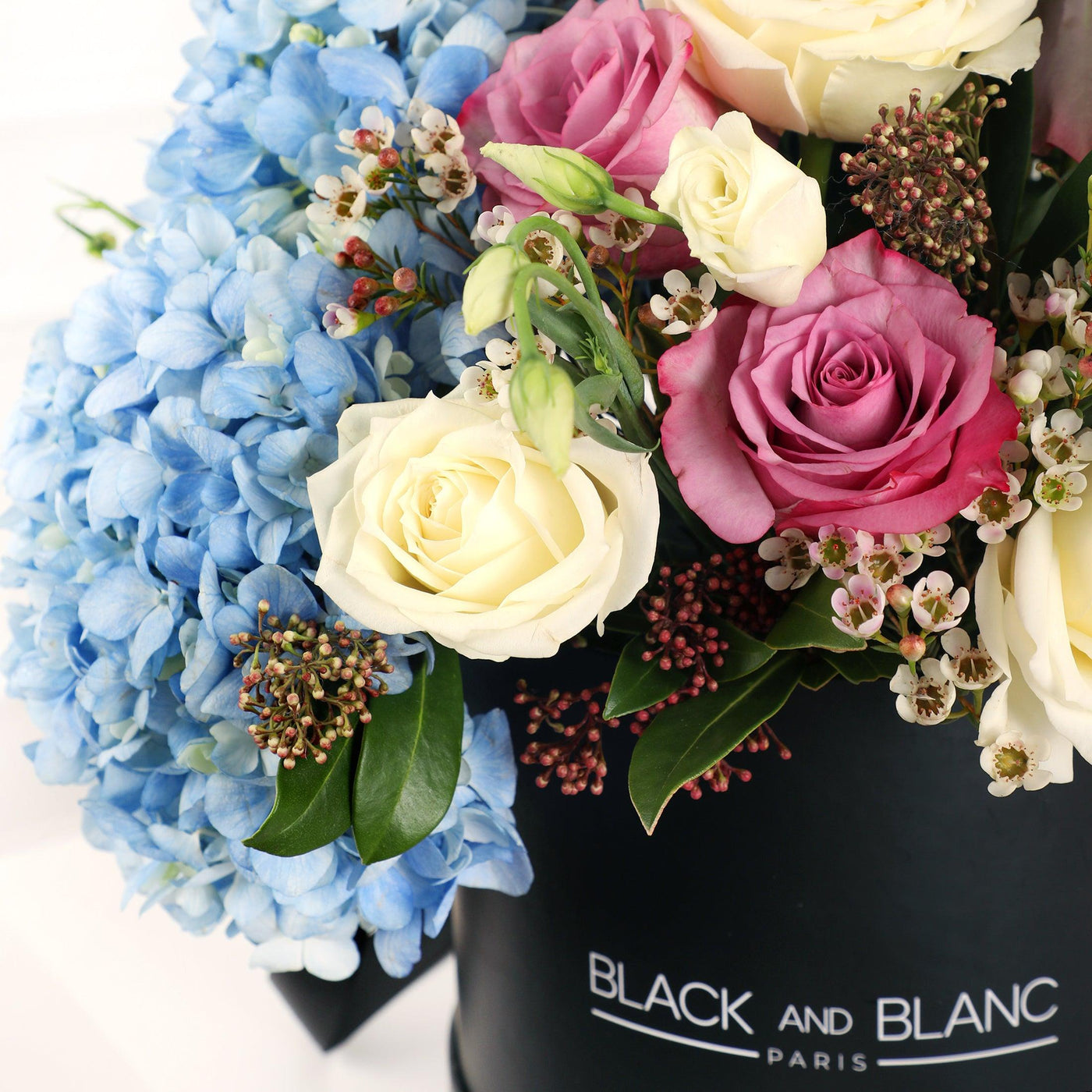 Alluring Love - Fresh Flowers - BLACK AND BLANC